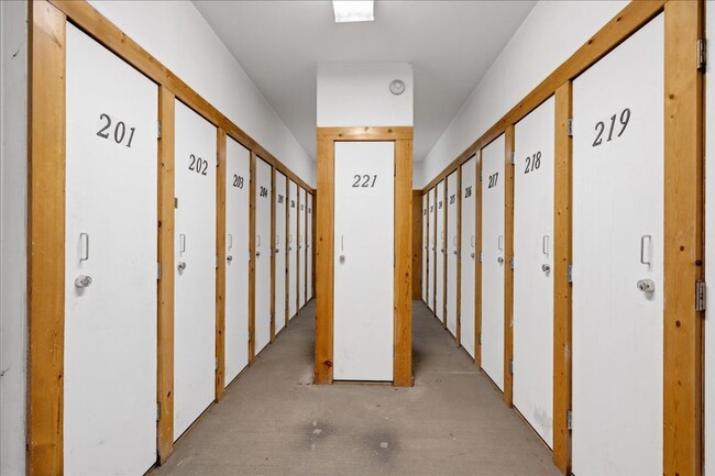 Building Photo - Winter Seasonal Rental- Cedar Lodge 218
