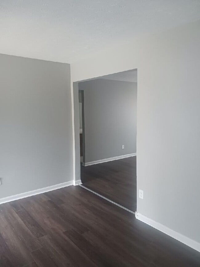 Building Photo - Nice 3 BR 1.5 House in Shively