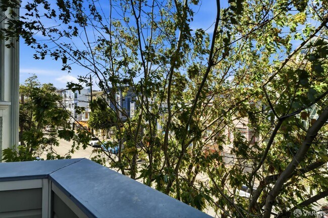 Building Photo - 425 14th St