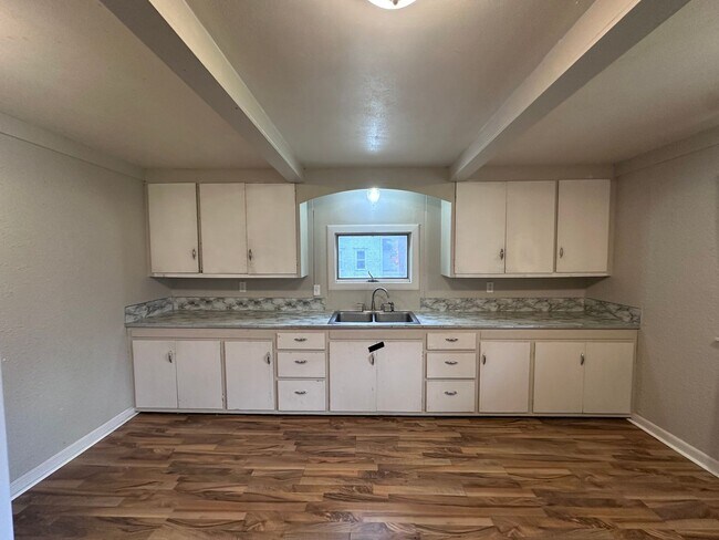 Building Photo - 629/631 Park Avenue