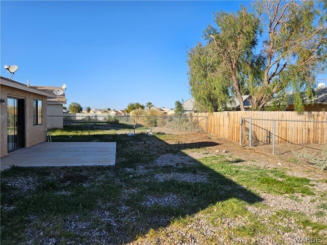 Building Photo - 9842 S Phoenix Dr
