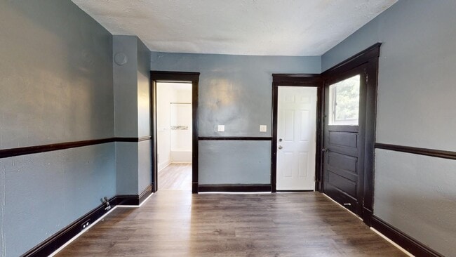 Building Photo - 4104 Clybourne