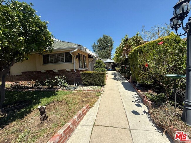 Building Photo - 6024 Coldwater Canyon Ave