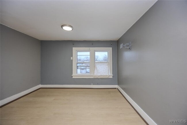 Building Photo - 68 Sirret St