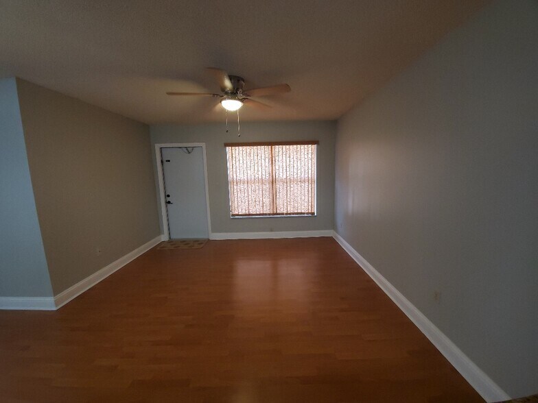 Primary Photo - 2570 W 67th Pl