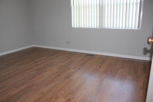 Building Photo - 410 Ashwood Ct