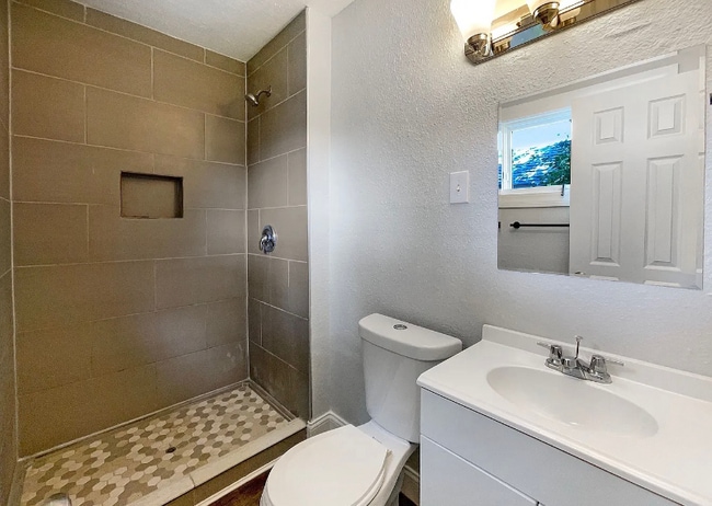 Building Photo - 8040 Goldenrod Ct