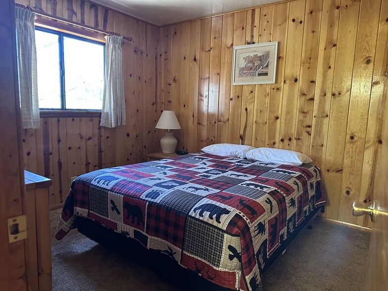 Building Photo - 237 E White Mountain Blvd