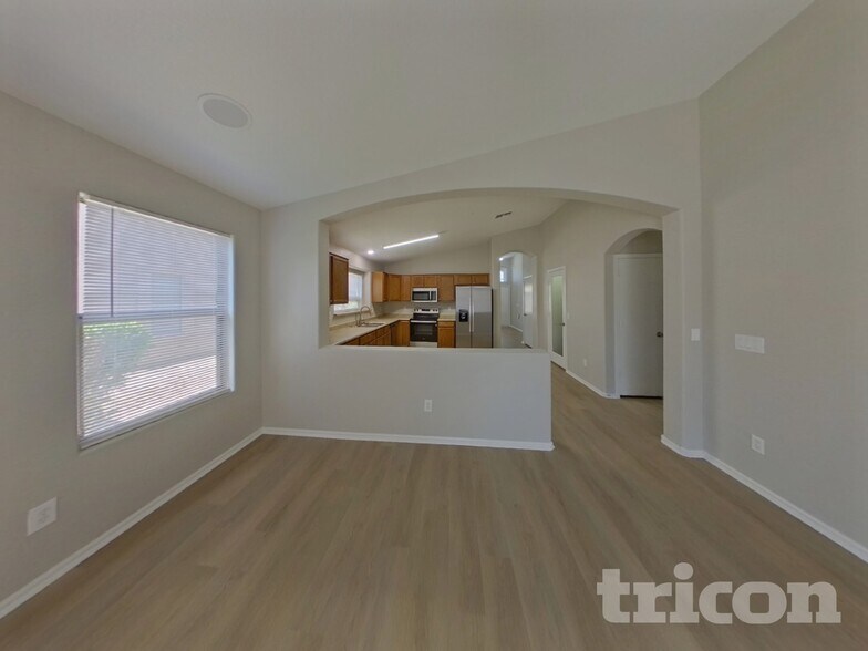 Building Photo - 8405 S 50th Ln