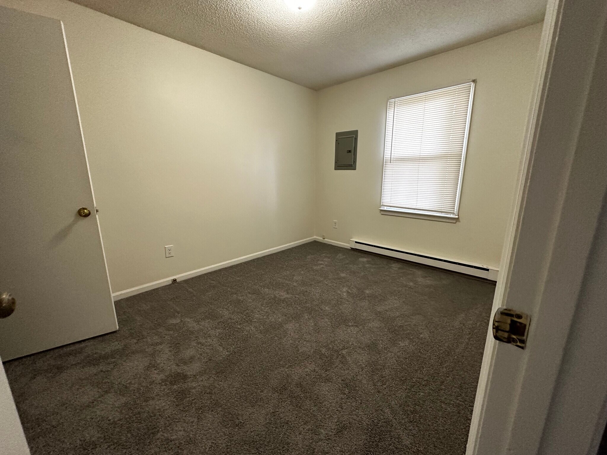 Building Photo - 112 Robbins Ave