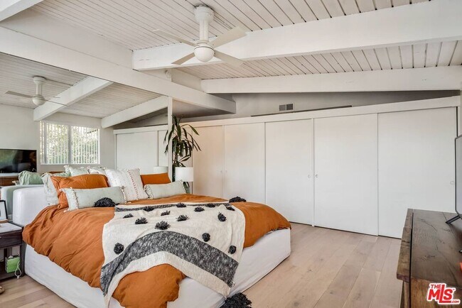 Building Photo - 2436 Arbutus Dr