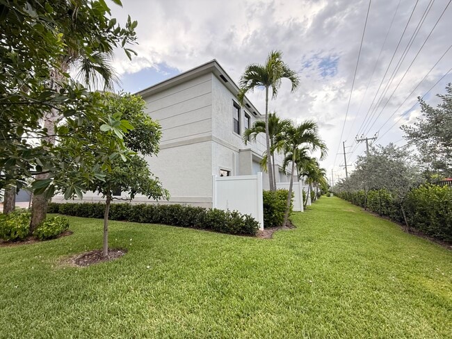 Building Photo - 860 NW 3rd Terrace