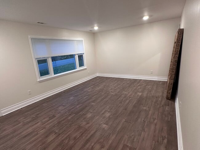 Building Photo - 1200 Algonquin Rd