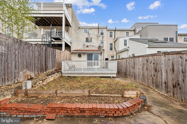 Building Photo - 4658 Mansion St