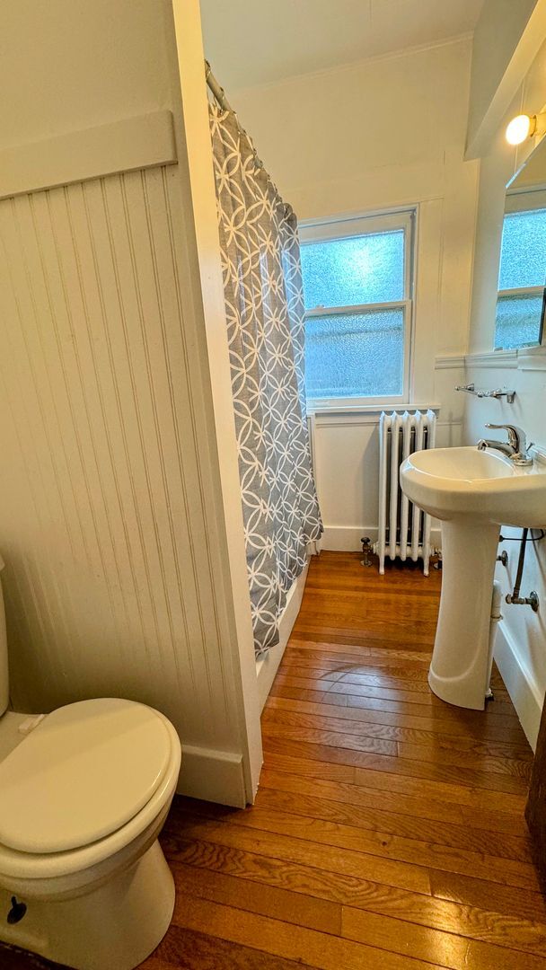 Building Photo - 709-711 Hawthorne NE