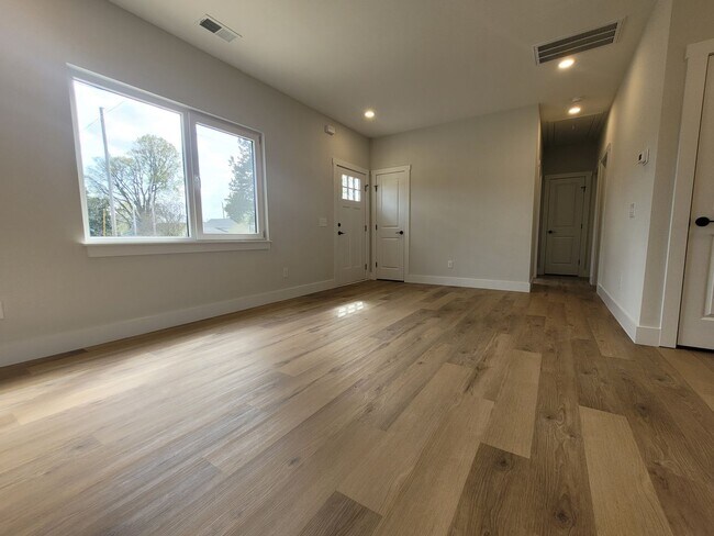 Building Photo - 1214 Pearl St