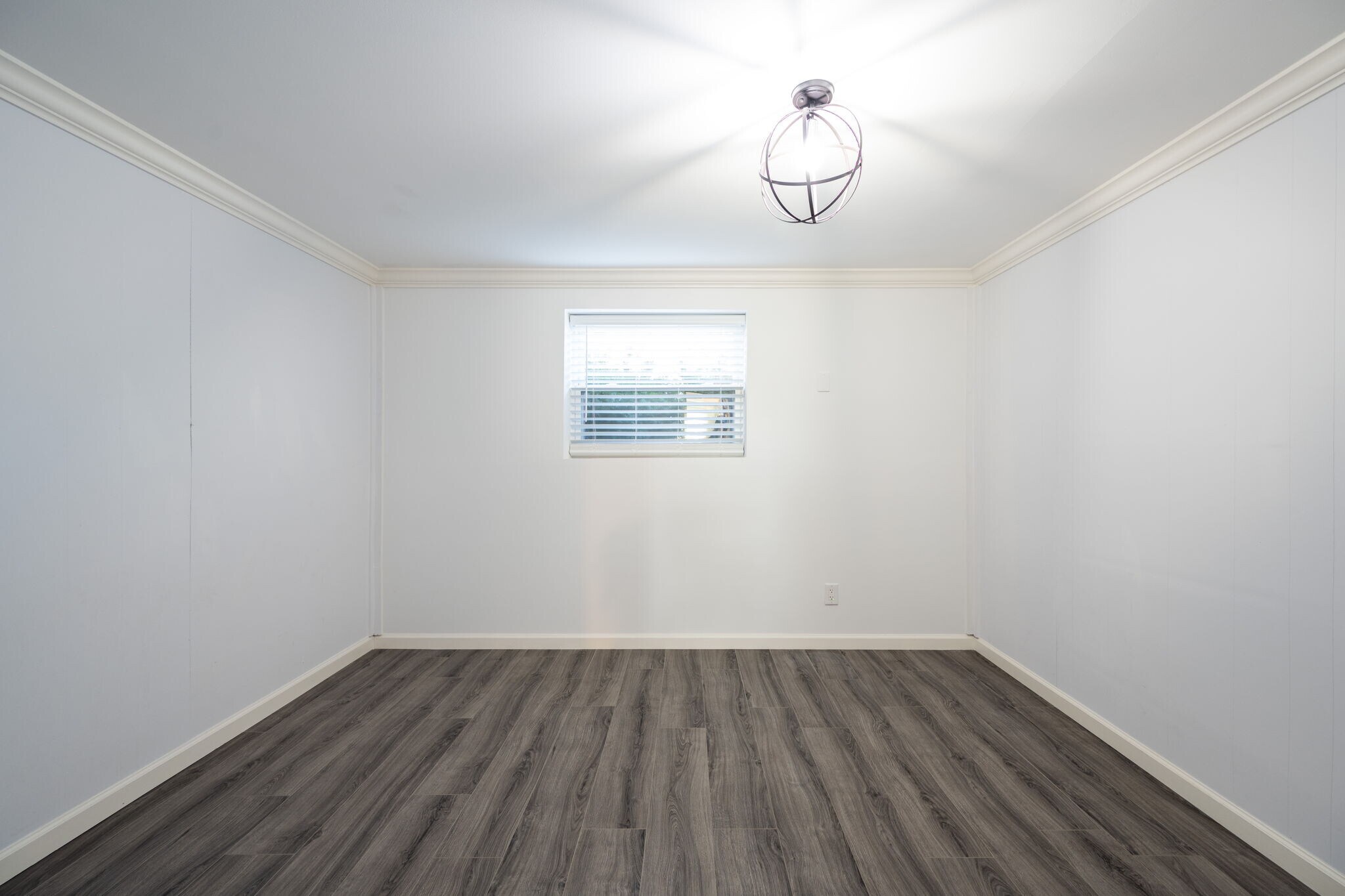 Building Photo - 85 Meadowdew Ln