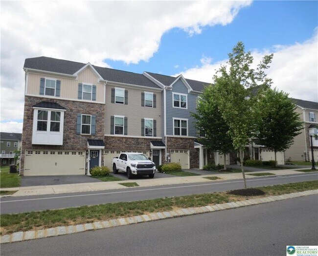 Building Photo - 2407 Cook Dr