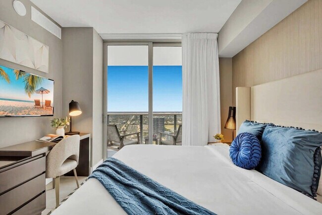 Building Photo - 4010 S Ocean Dr