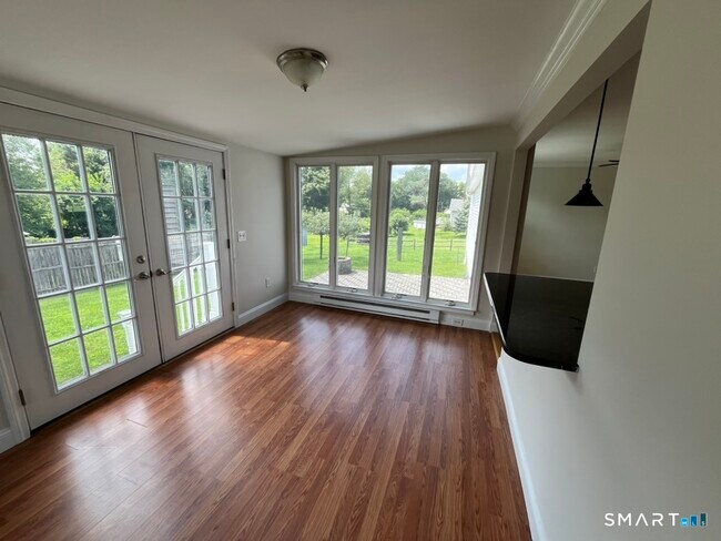 Building Photo - 21 Brookfield Meadows