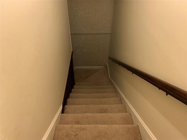 Building Photo - 1817 Saxony Ln