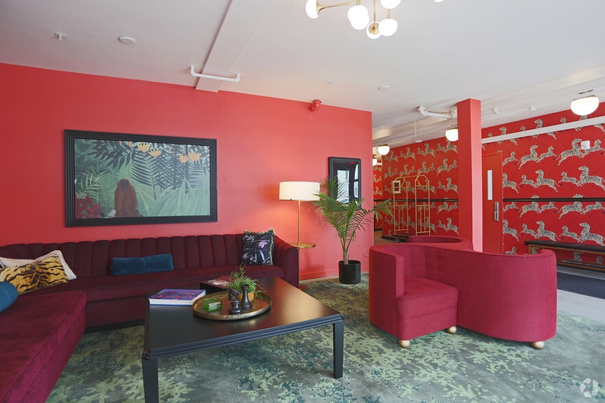 Interior Photo - Margot01