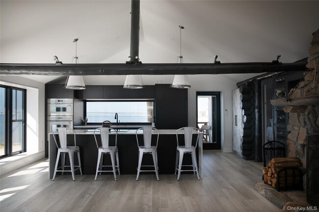 Building Photo - 610 Park Ave