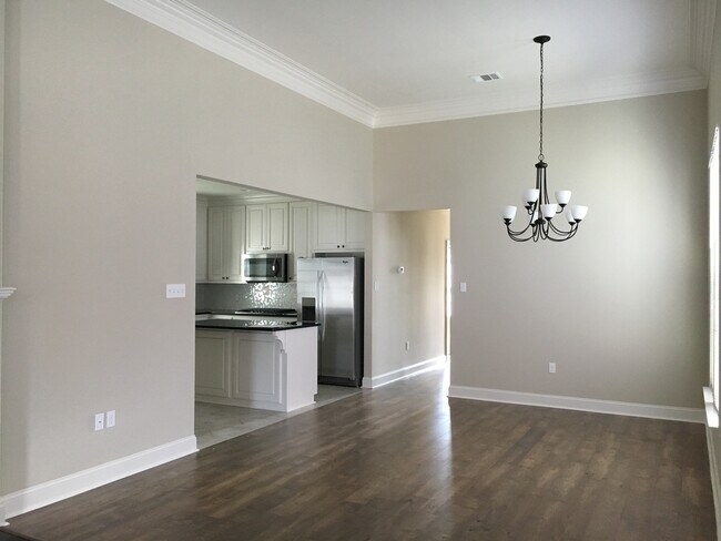 Building Photo - 14086 Knoll Park Pl