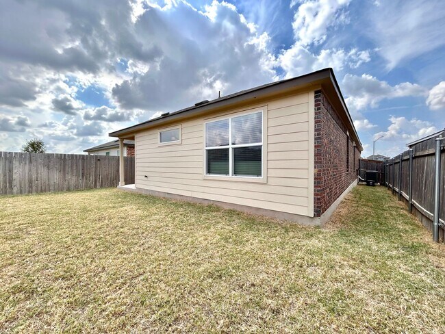 Building Photo - 3 BR / 2 BA Home for Rent in Hutto