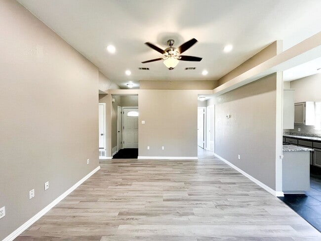 Building Photo - Available NOW!!!! This charming 1 story, 3 bedroom, 2 bath house could be your next home! Beautif...