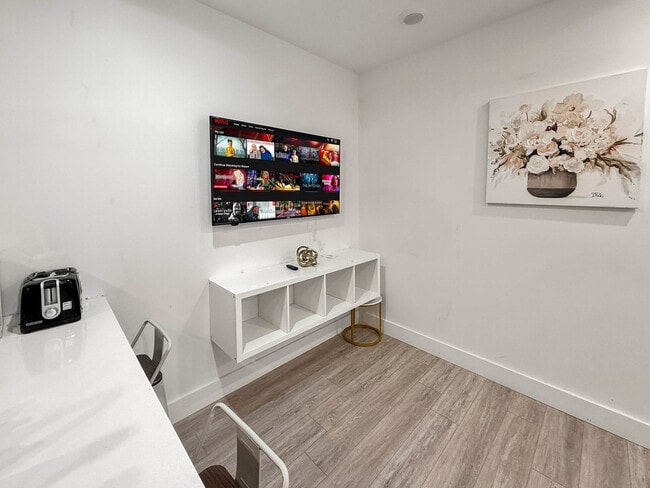 Building Photo - 2400 E Huntingdon St