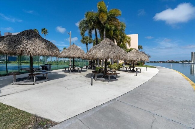 Building Photo - 7600 Sun Island Dr S