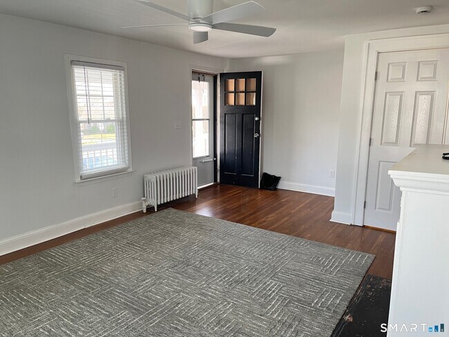 Building Photo - 446 Old Stratfield Rd