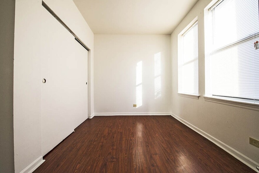 Building Photo - 1734 E 72nd St Chicago, IL 60649