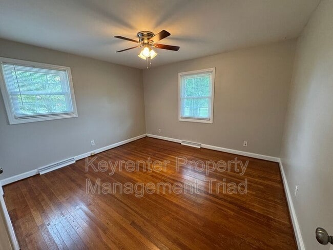 Building Photo - 8020 Linville Rd