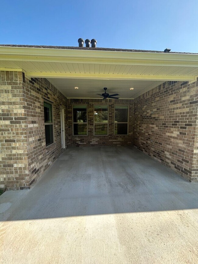 Building Photo - Beautiful Bentonville Home! 4 Bedrooms, 2 ...