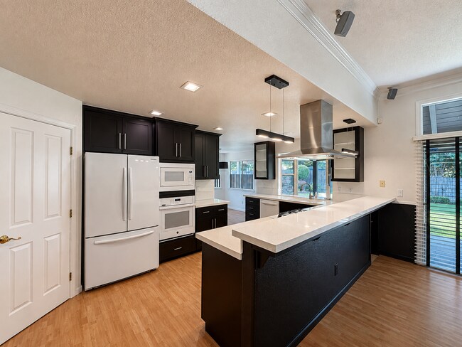 Building Photo - 8036 Glenbar Way