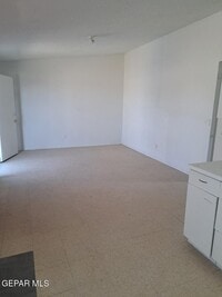 Building Photo - 623 NE Davis St