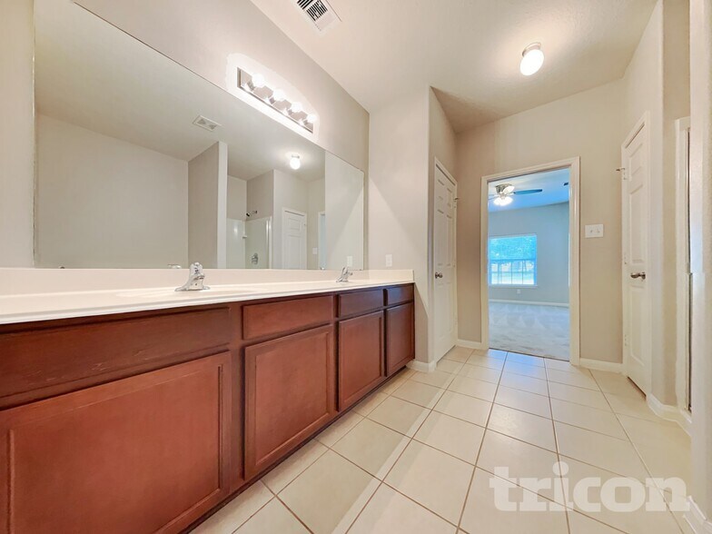 Building Photo - 30906 Sweetwater Cir