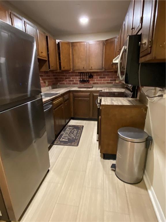 Building Photo - 5 Apple Valley Pky