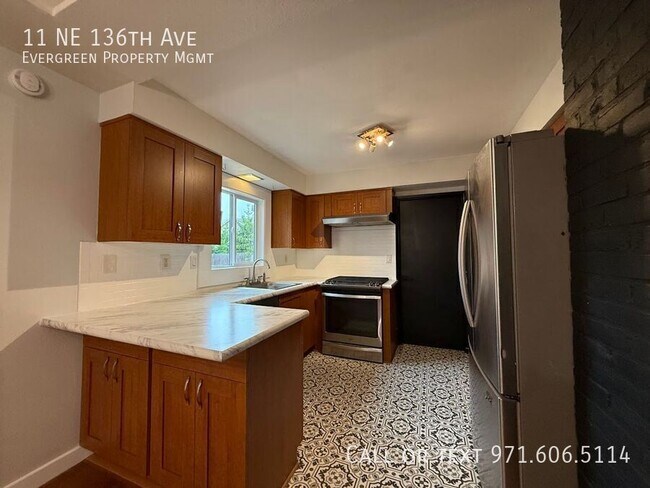 Building Photo - 11 NE 136th Ave