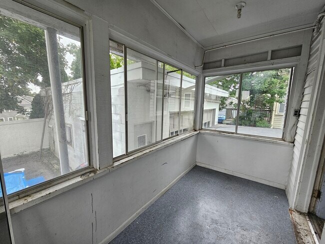 Building Photo - 129 Lexington St