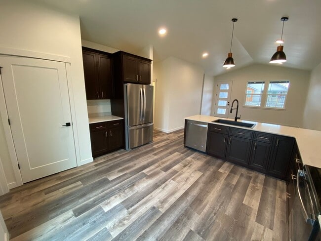 Building Photo - 3 Bed, 3 Bath Beautiful Home!