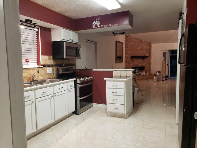 Building Photo - 8715 Sherrywood Dr