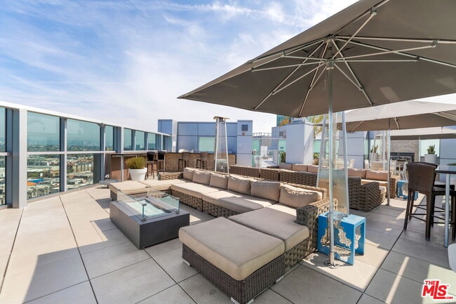 Building Photo - 13700 Marina Pointe Dr