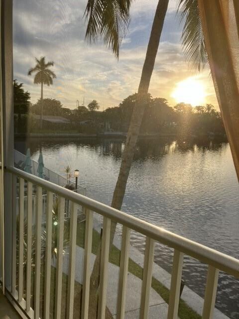 Building Photo - 801 NE 18th Ct