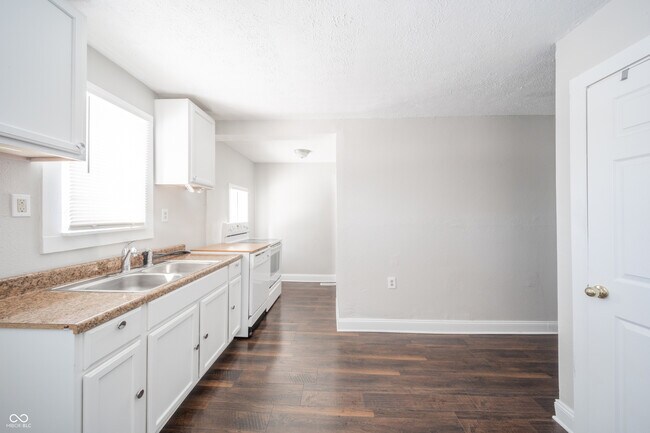 Building Photo - 1734 Olive St