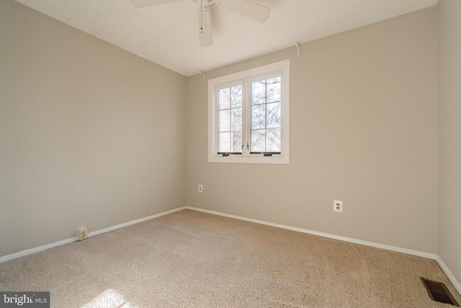 Building Photo - 2911 Montauk Ct