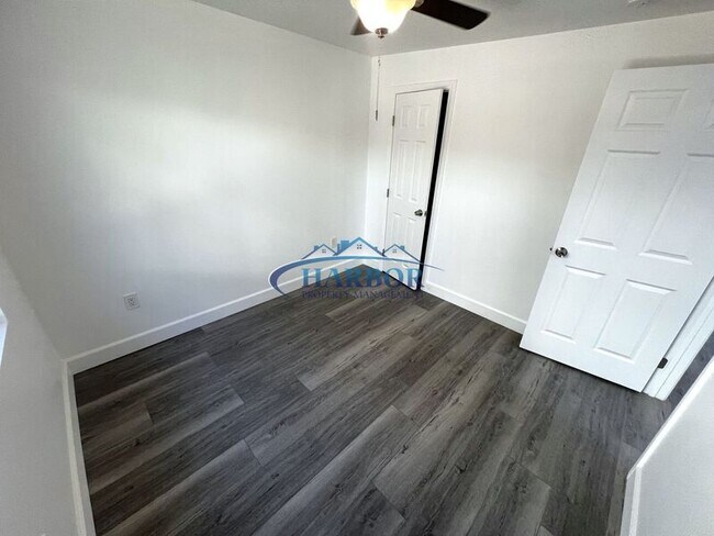 Building Photo - 2332 Cedar Ave