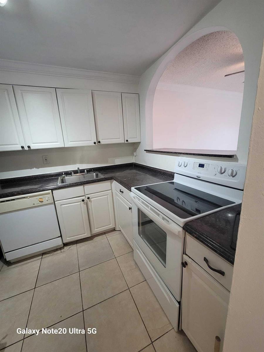 Building Photo - 4324 NW 9th Ave